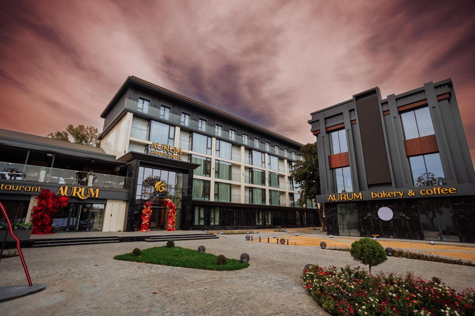 Aurum Garden Hotel 奇姆肯特 外观 照片