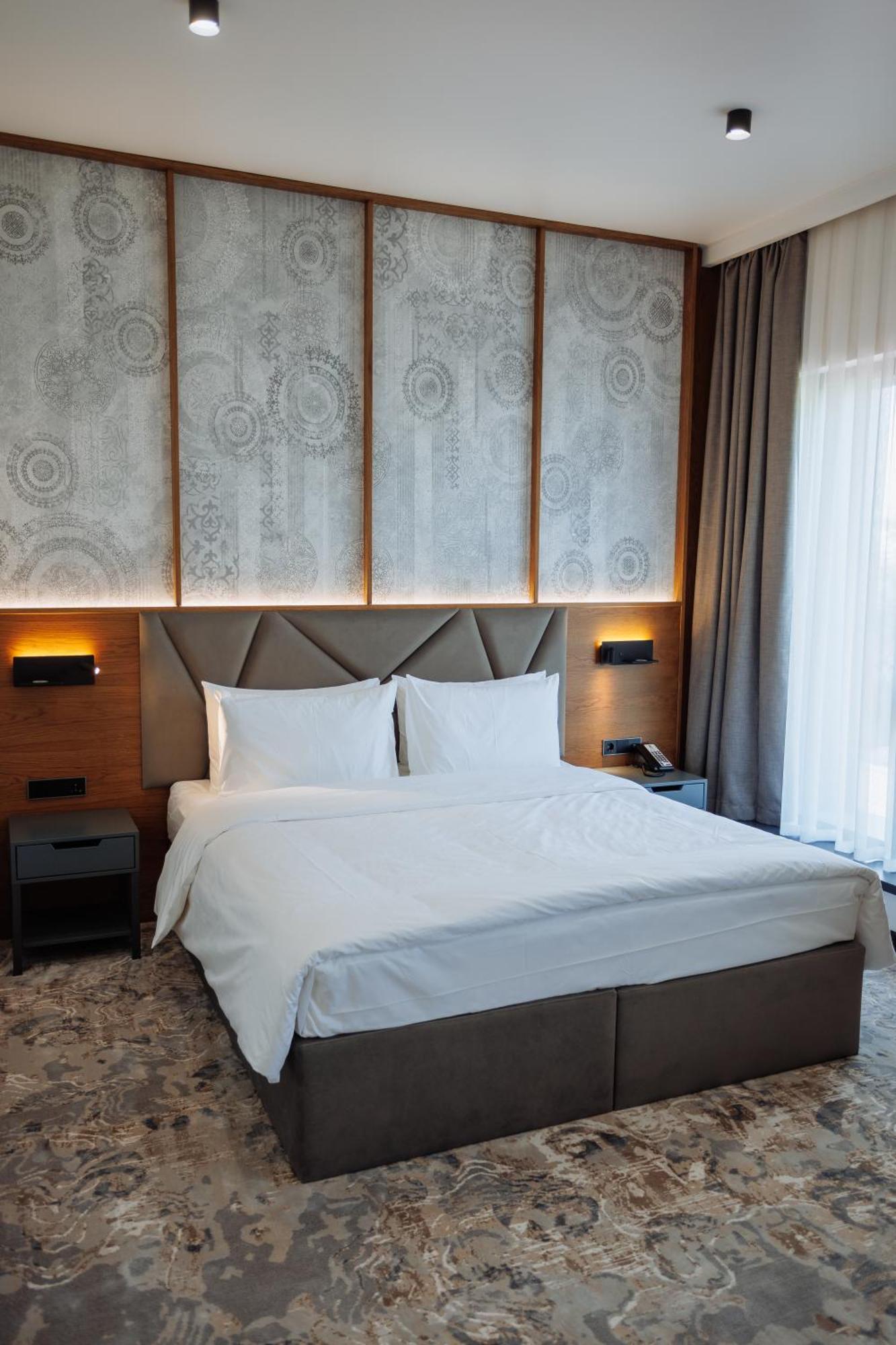 Aurum Garden Hotel 奇姆肯特 外观 照片