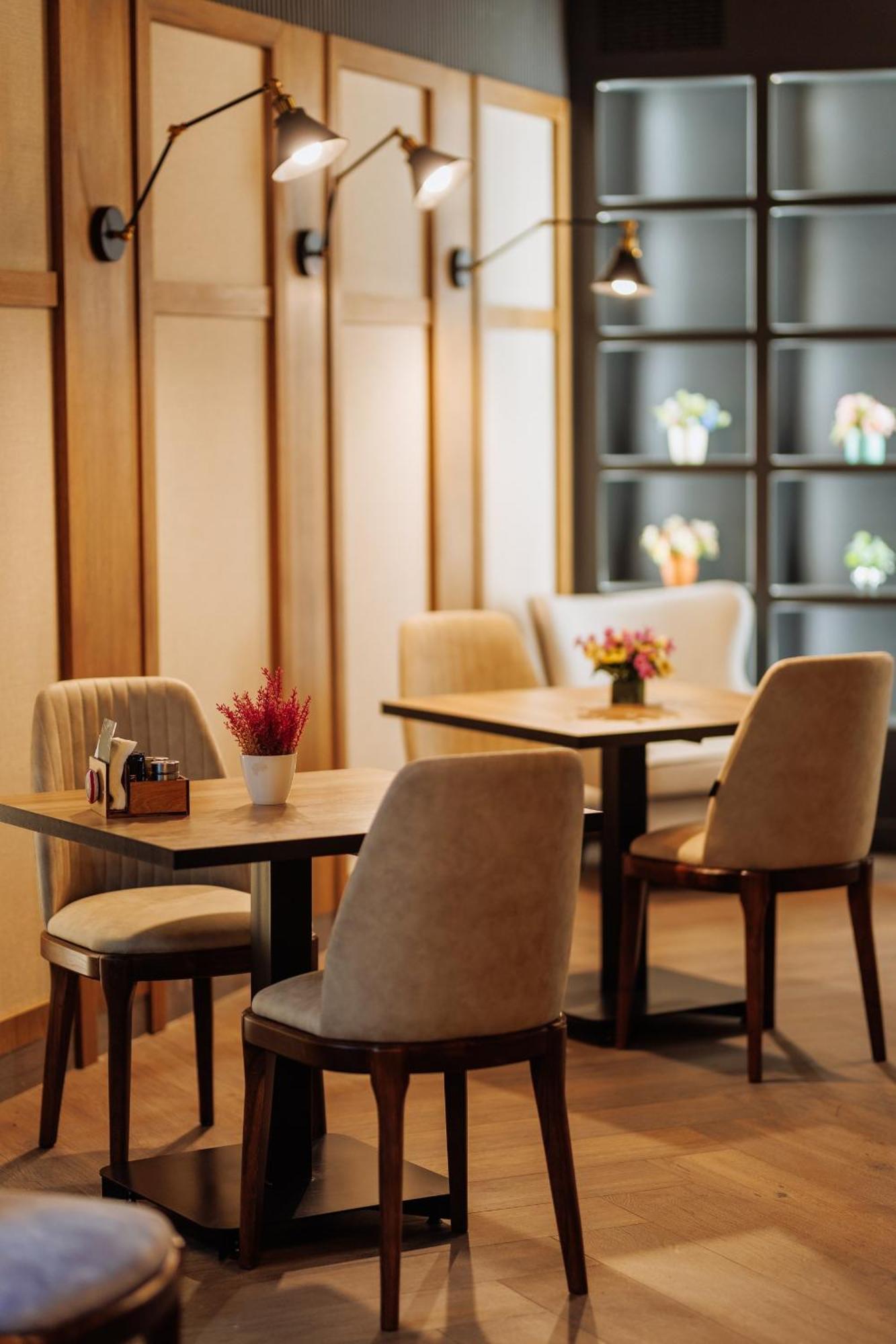 Aurum Garden Hotel 奇姆肯特 外观 照片
